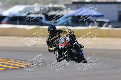 media/Oct-09-2022-SoCal Trackdays (Sun) [[95640aeeb6]]/Turn 2 (1110am)/